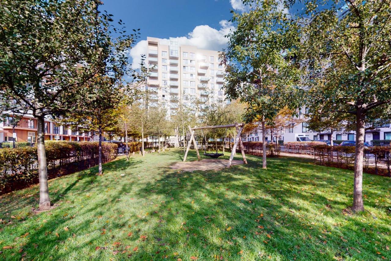 Lovely 2 Bedroom Flat With Balcony In Stratford Londres Extérieur photo